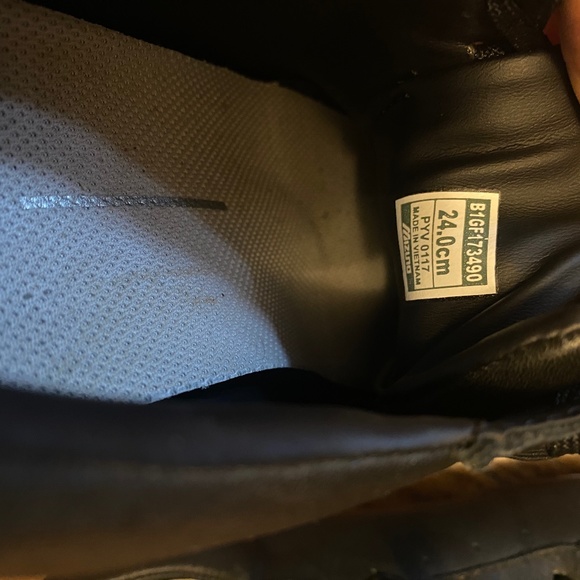 Mizuno bowling style walking shoes - Picture 2 of 2